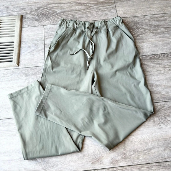 NWT Core by Carre Noir Stretch Cropped  Pants in Sage Green - Picture 2 of 10